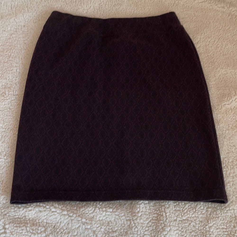 Maroon stretch skirt